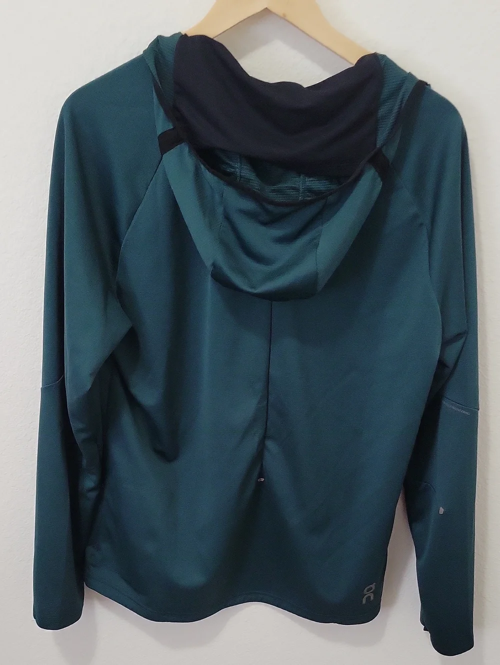 On Cloud Mens Climate Zip Hoodie Size Large